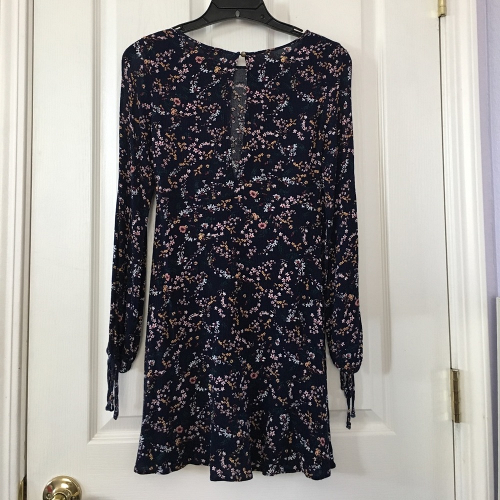 Dress - Picture 3 of 4