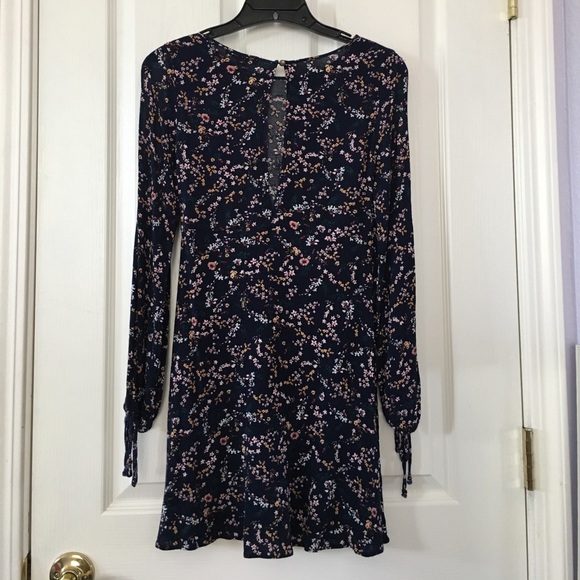 Dress - Picture 3 of 4