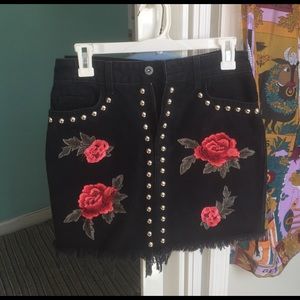 ✨LAST CHANCE✨ black rose CARMAR size 26 skirt