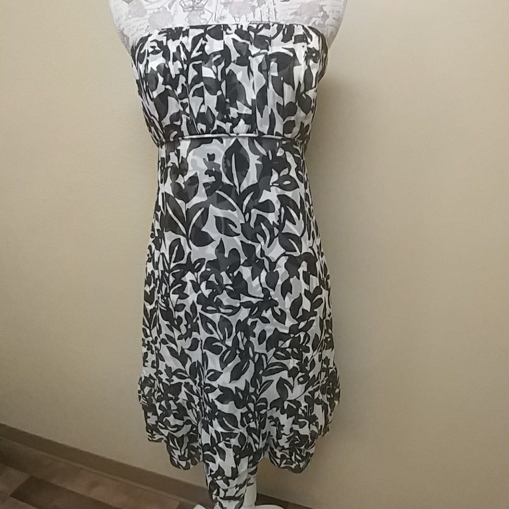 WHBM STRAPLESS CHIFFON