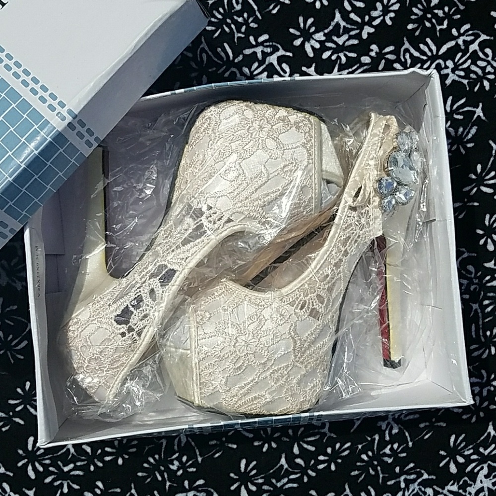 Créme Crochet Heels ☆ NIB ☆  size 7/37