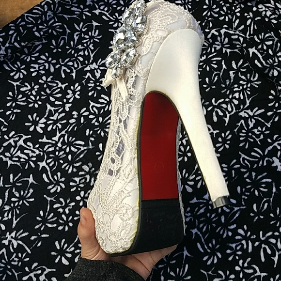 Crรฉme Crochet Heels โ NIB โ  size 7/37 - Picture 4 of 7