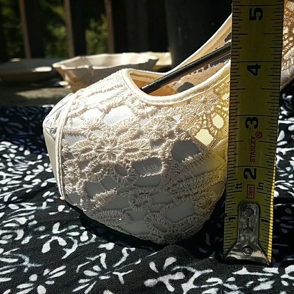 Crรฉme Crochet Heels โ NIB โ  size 7/37 - Picture 6 of 7