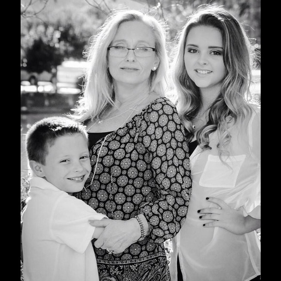 Meet your Posher, Stacy - Picture 2 of 6