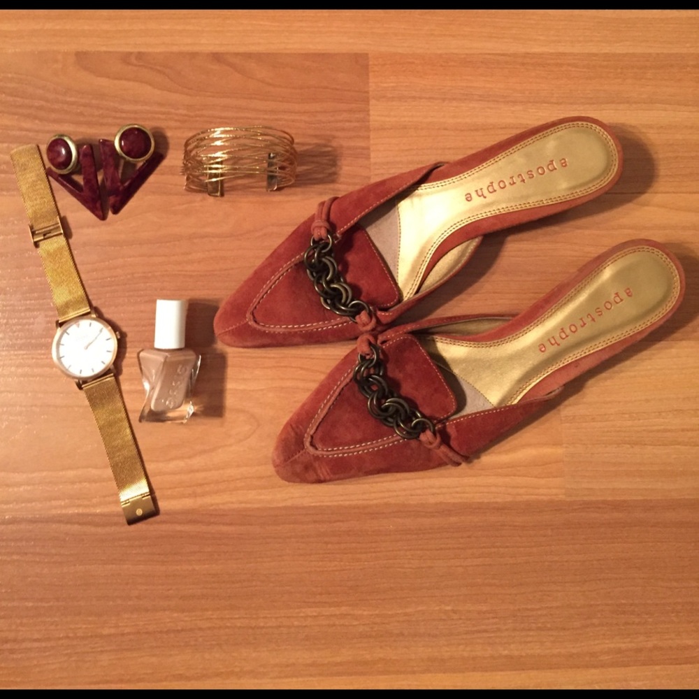 Apostrophe Chic Chain Glam Slides