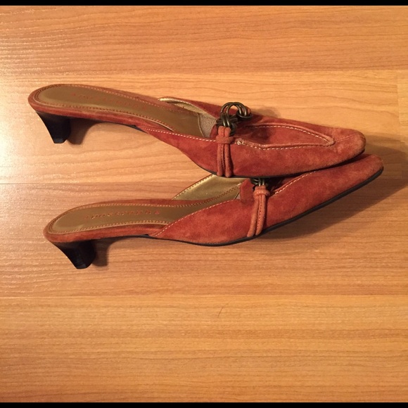 Apostrophe Chic Chain Glam Slides - Picture 3 of 4