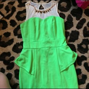 New w/out tag lime green club dress with necklace