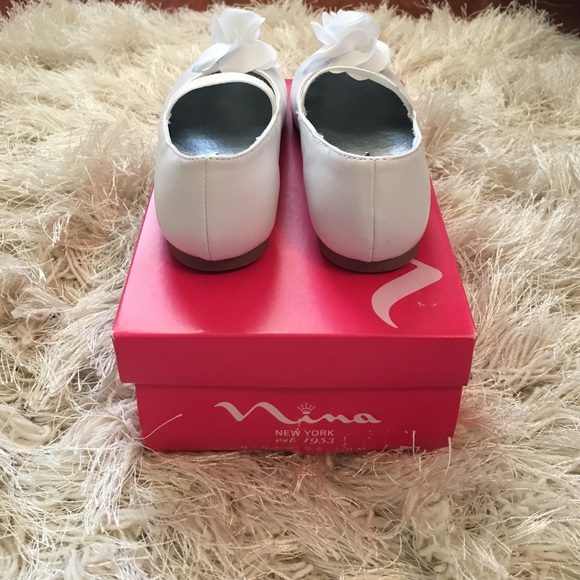 L Girl\'s White Flats