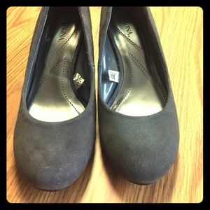 NWOT grey wedges