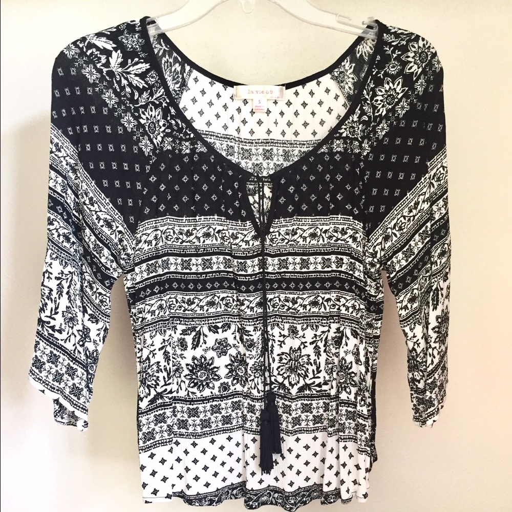 🚨2 for $22🚨La vie 89 long sleeve blouse