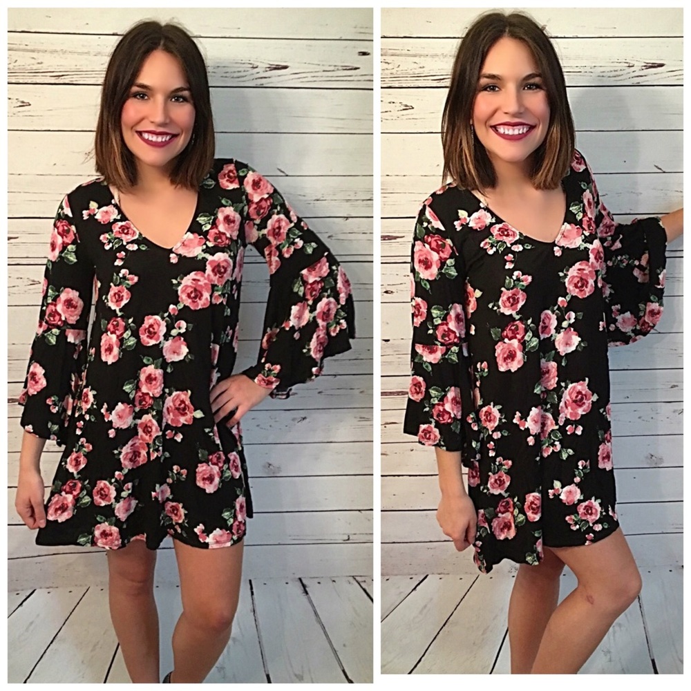 LAST ONE Jersey Knit swing dress w/bell sleeves 🌺 - Picture 2 of 4