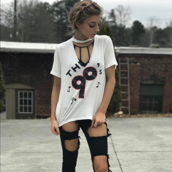 The 90's Choker Tee - Picture 2 of 8