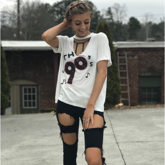 The 90's Choker Tee - Picture 4 of 8
