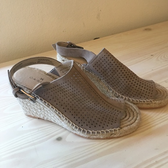 Caslon Mule