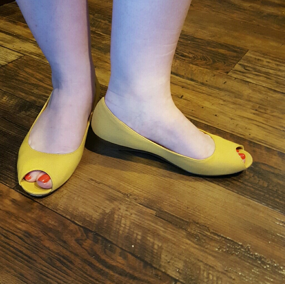 Reduced!😉 Predictions mustard yellow low wedge