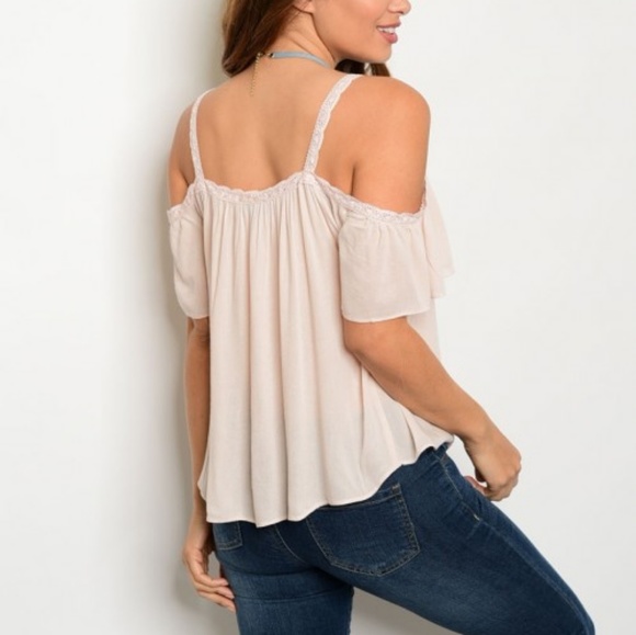 Cold shoulder top in light pink - Picture 2 of 2