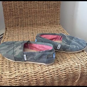 Never worn army toms