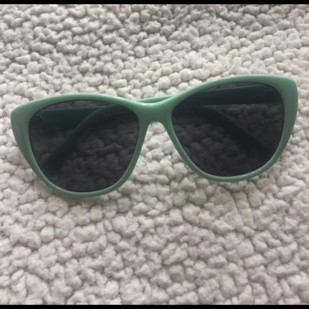 BRAND NEW Mint cat eye sunglasses