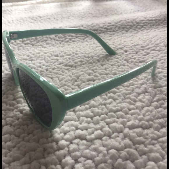 BRAND NEW Mint cat eye sunglasses - Picture 2 of 3