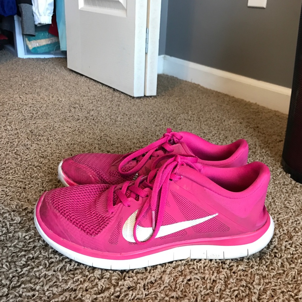 Nike free run tennis shoes