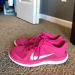 Nike free run tennis shoes