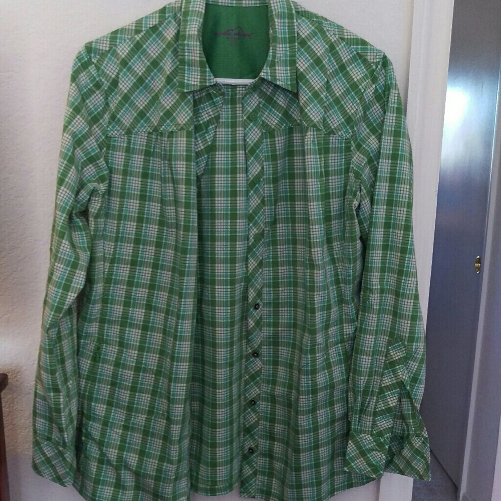 Eddie BAUER green plaid outdoor button up shirt