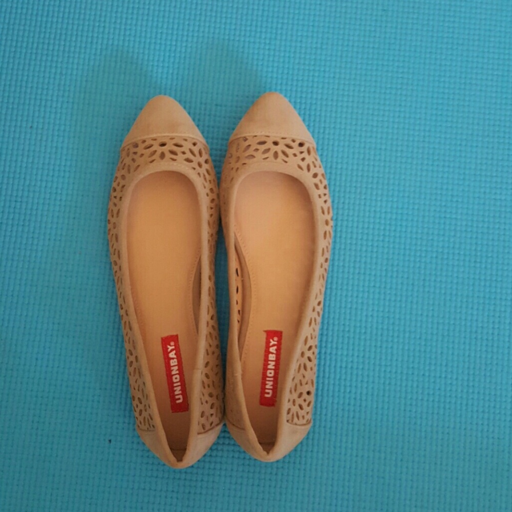 7.5 unionbay cutout.flats never worn