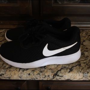 BRAND NEW Nike Tanjun