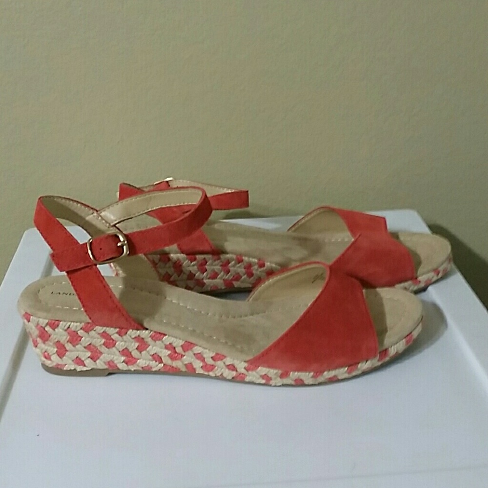 Never worn Lands End coral sandals