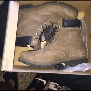 Size 10 Original 6in suede Timberland boots
