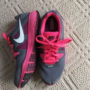 Pink Nike tennis shoes !!