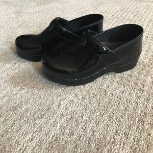 Black Patent Leather Danskos
