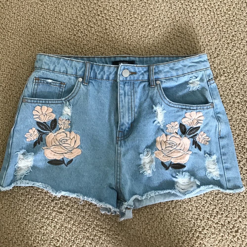 Flower embroidery denim shorts