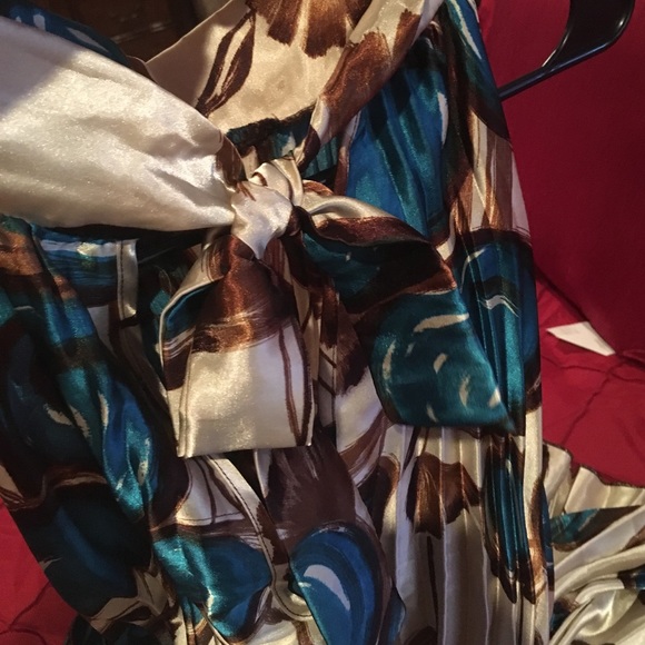 Dress - Picture 4 of 4