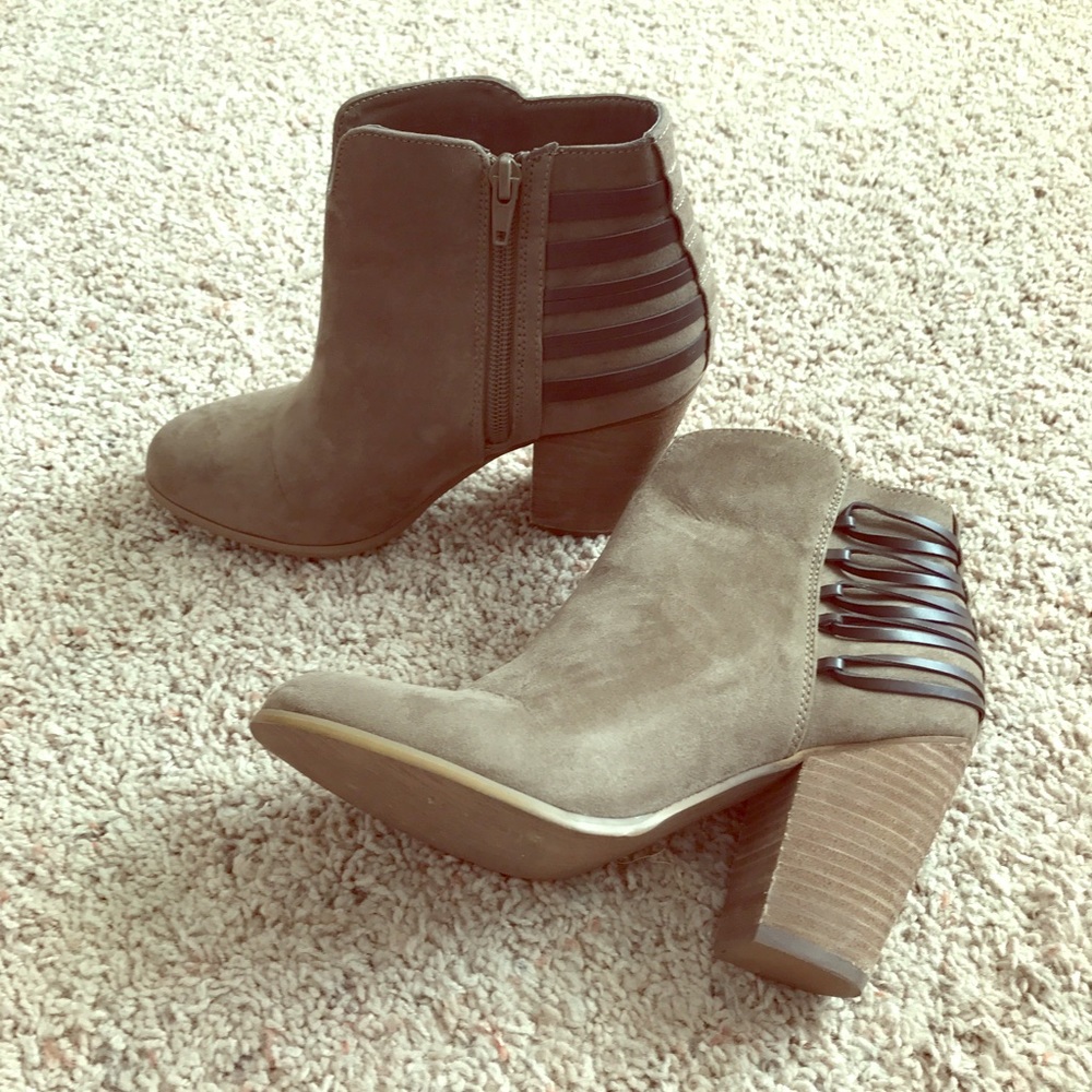 Carlos by Carlos Santana Gray/Tan Hawkins Bootie