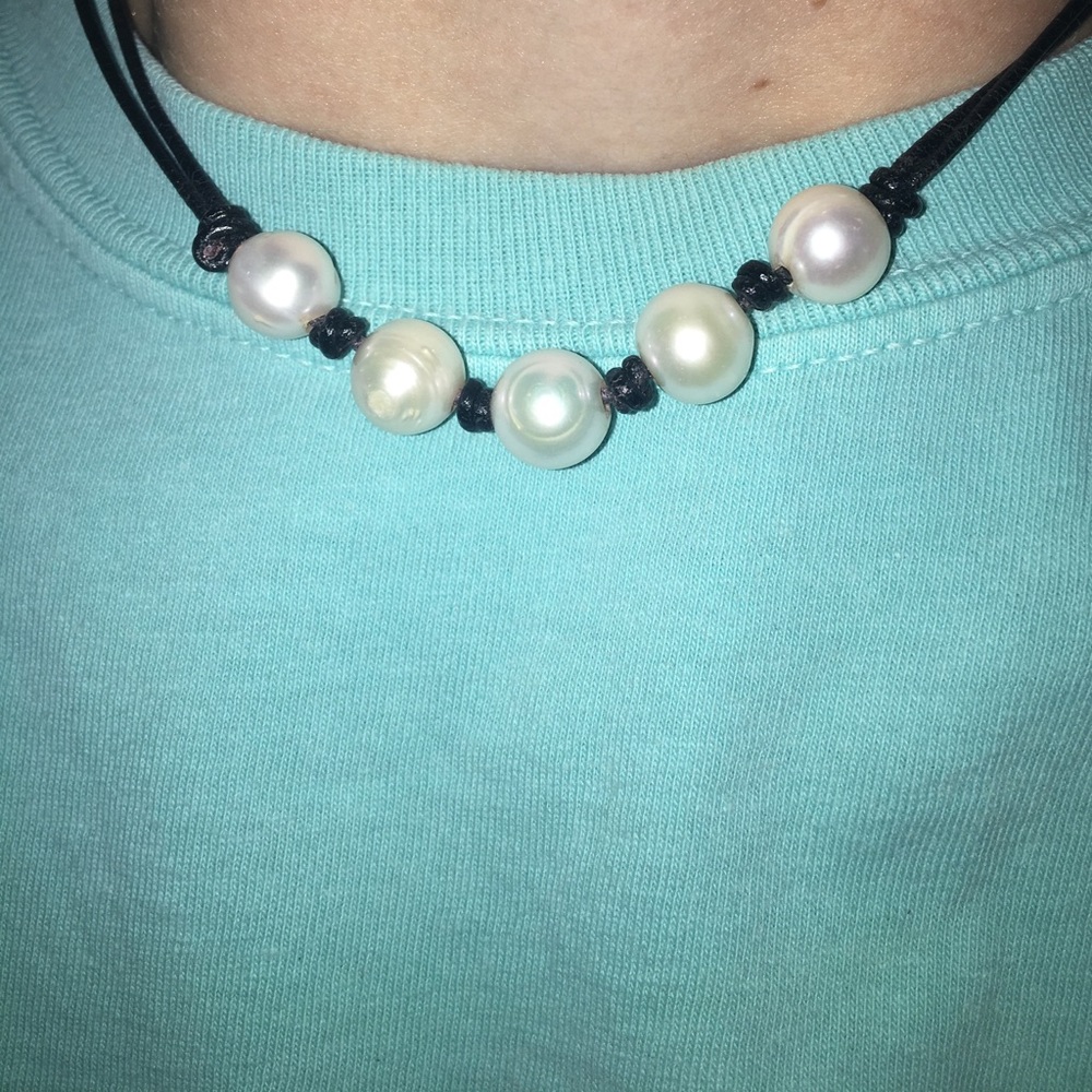 5 pearl leather necklace