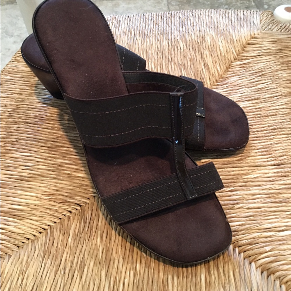 CHOCOLATE BROWN SANDALS SIZE 9