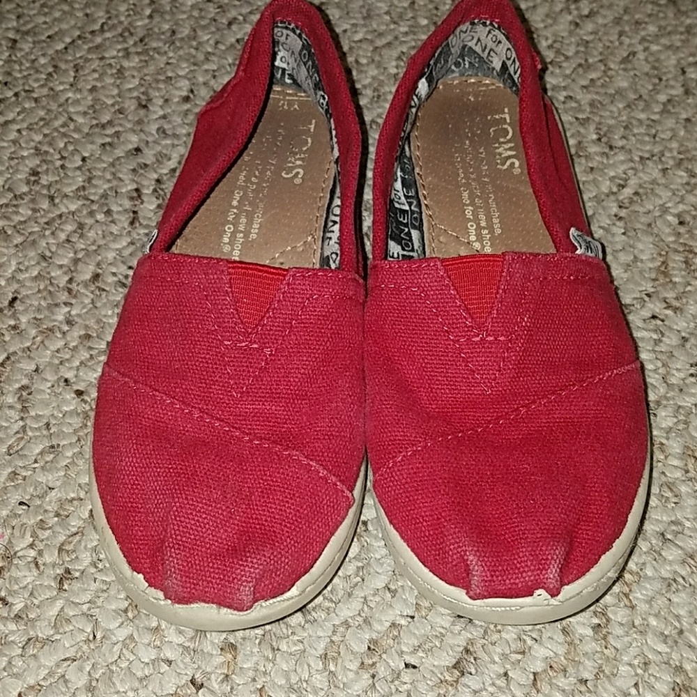 Kids red TOMS size 12