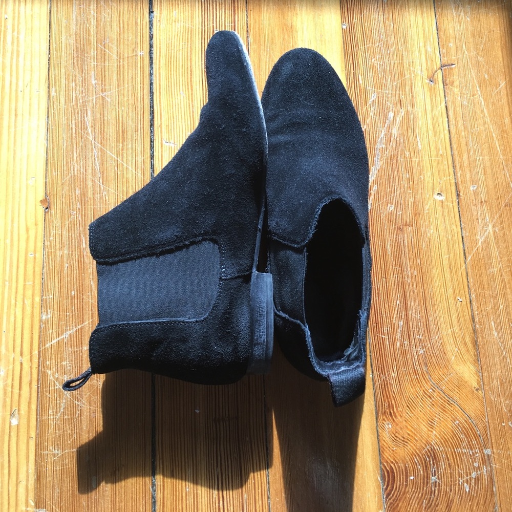 ANDRE Black Suede Ankle Booties
