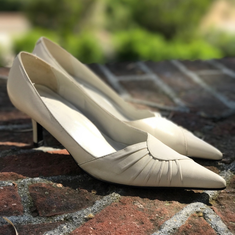 White leather lady pumps
