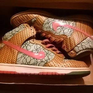 Nike Air: Limited Edition Gold Herringbone, Pink