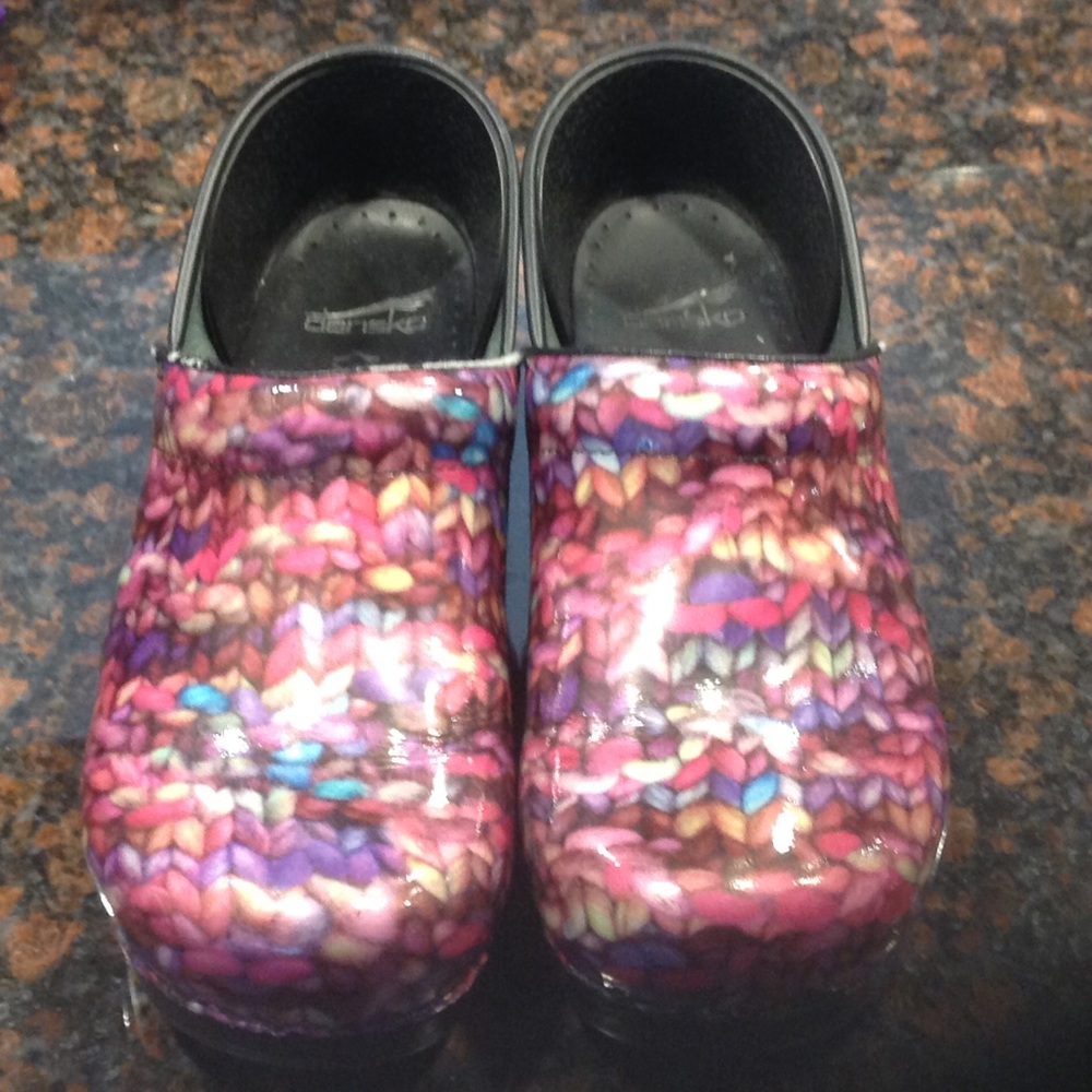 Dansko multi color shoes sz 40** reduced 🎀