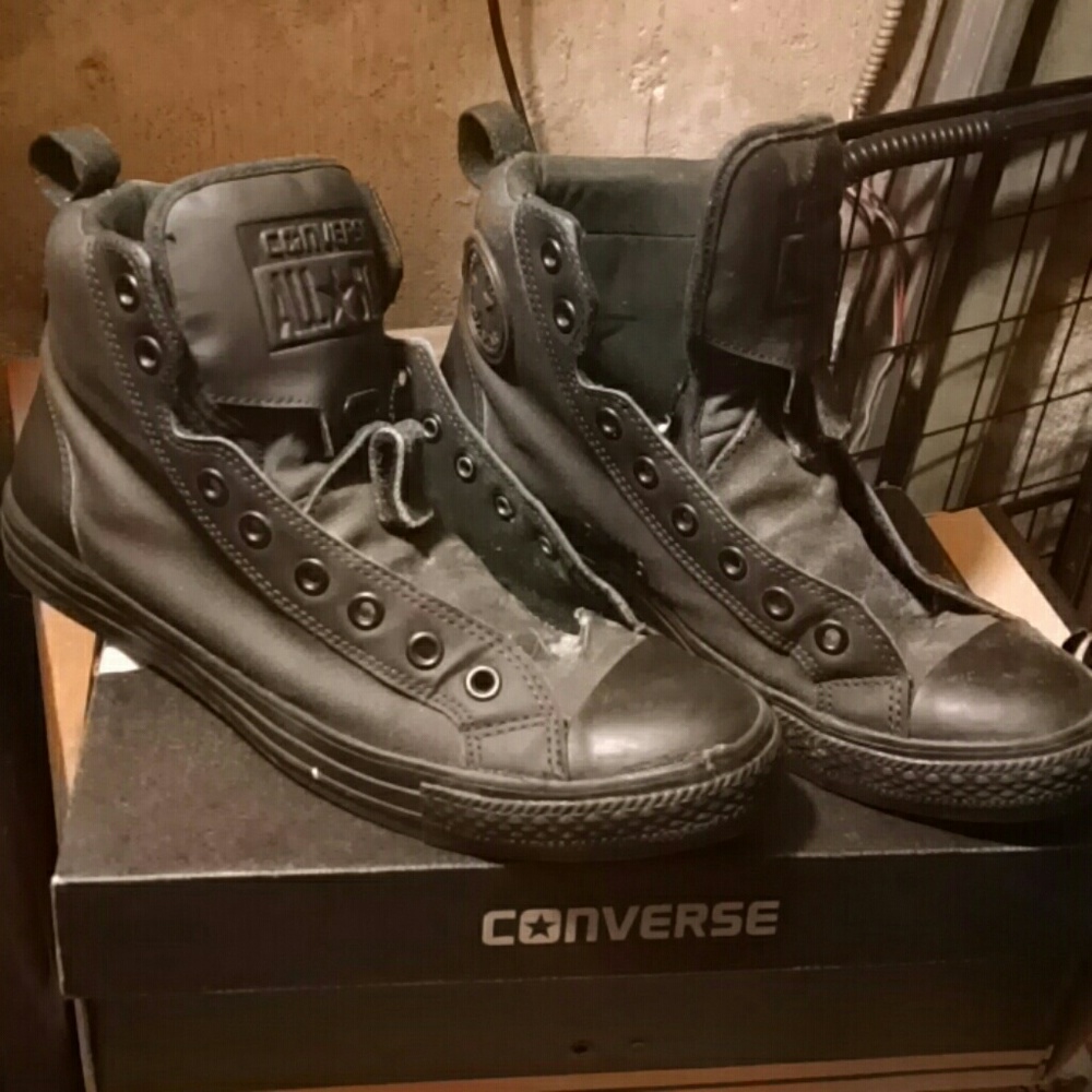 Unisex Converse black men's 10, women's 12