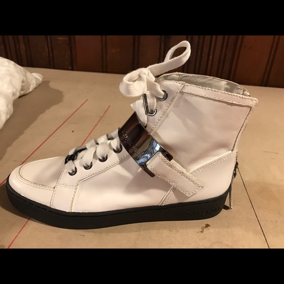 Micheal Kors Booties - Picture 2 of 4