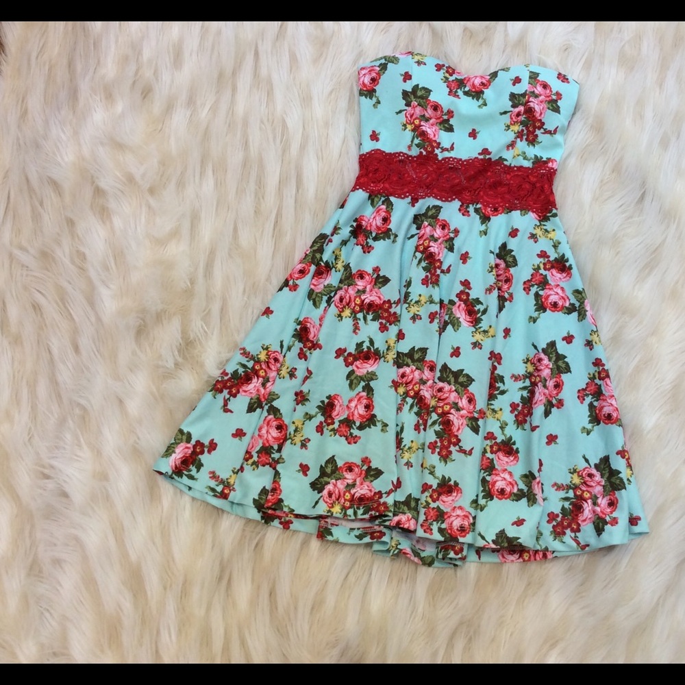 Sassy, strapless, never been worn