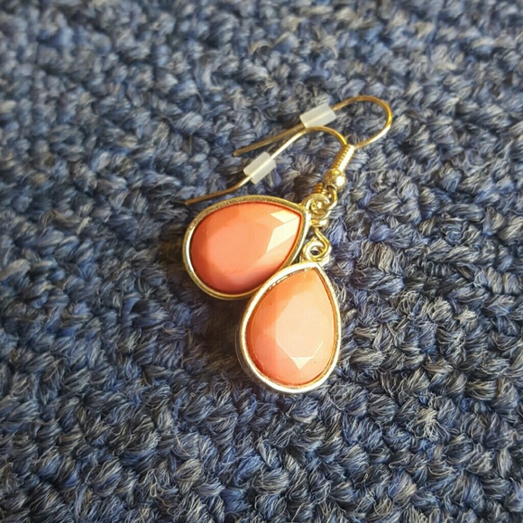 Pretty pink drop earrings - Picture 1 of 2