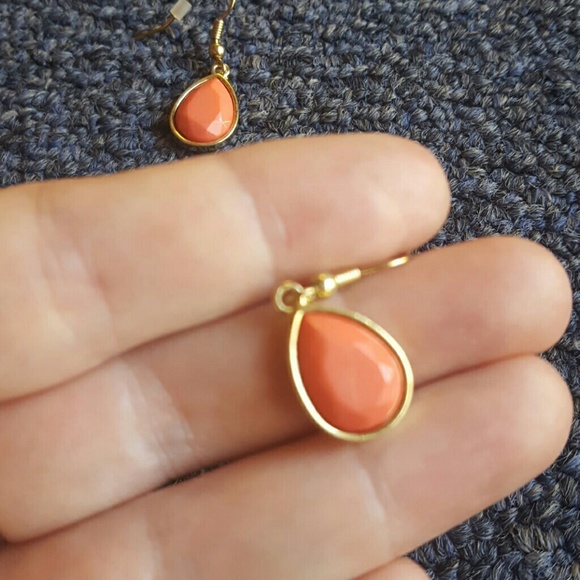 Pretty pink drop earrings - Picture 2 of 2