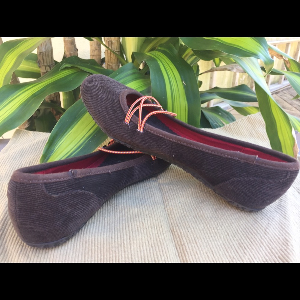 Never worn, brown corduroy SUGAR Anise flats. Sz 6