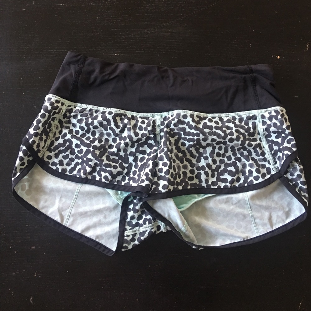 LULULEMON SZ 4 Speed short blue dot print