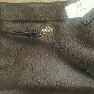 Brand new crossbody signature Coach purse